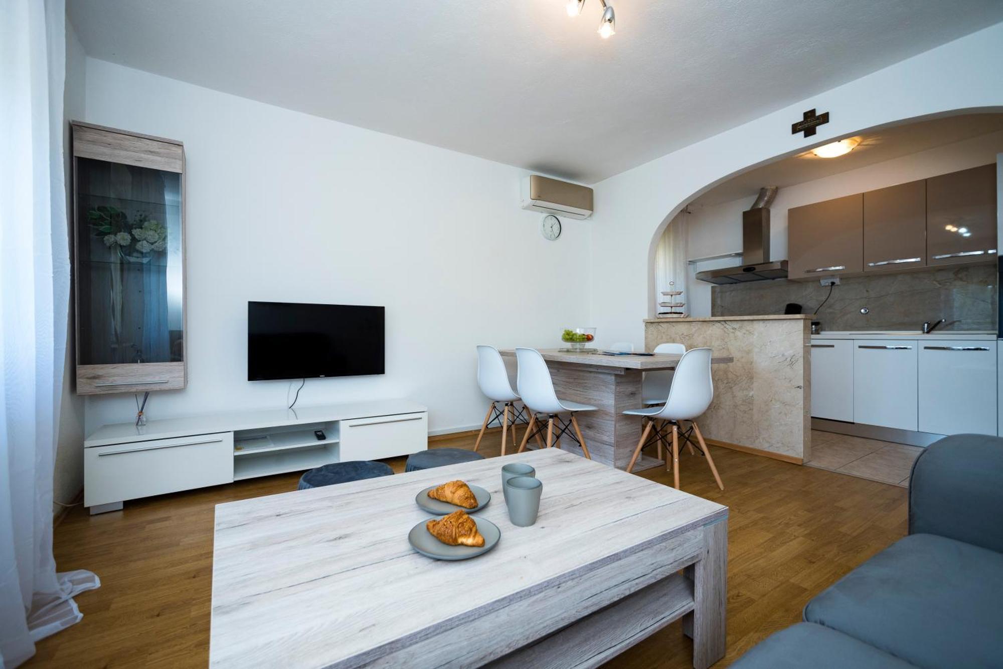 M&M Pelivan Apartments Solin Luaran gambar